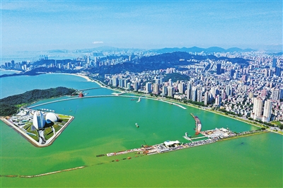 搭乘直升機(jī)，俯瞰“日月貝”等城市景觀，體驗空中視角的震撼（資料圖片）。.jpg