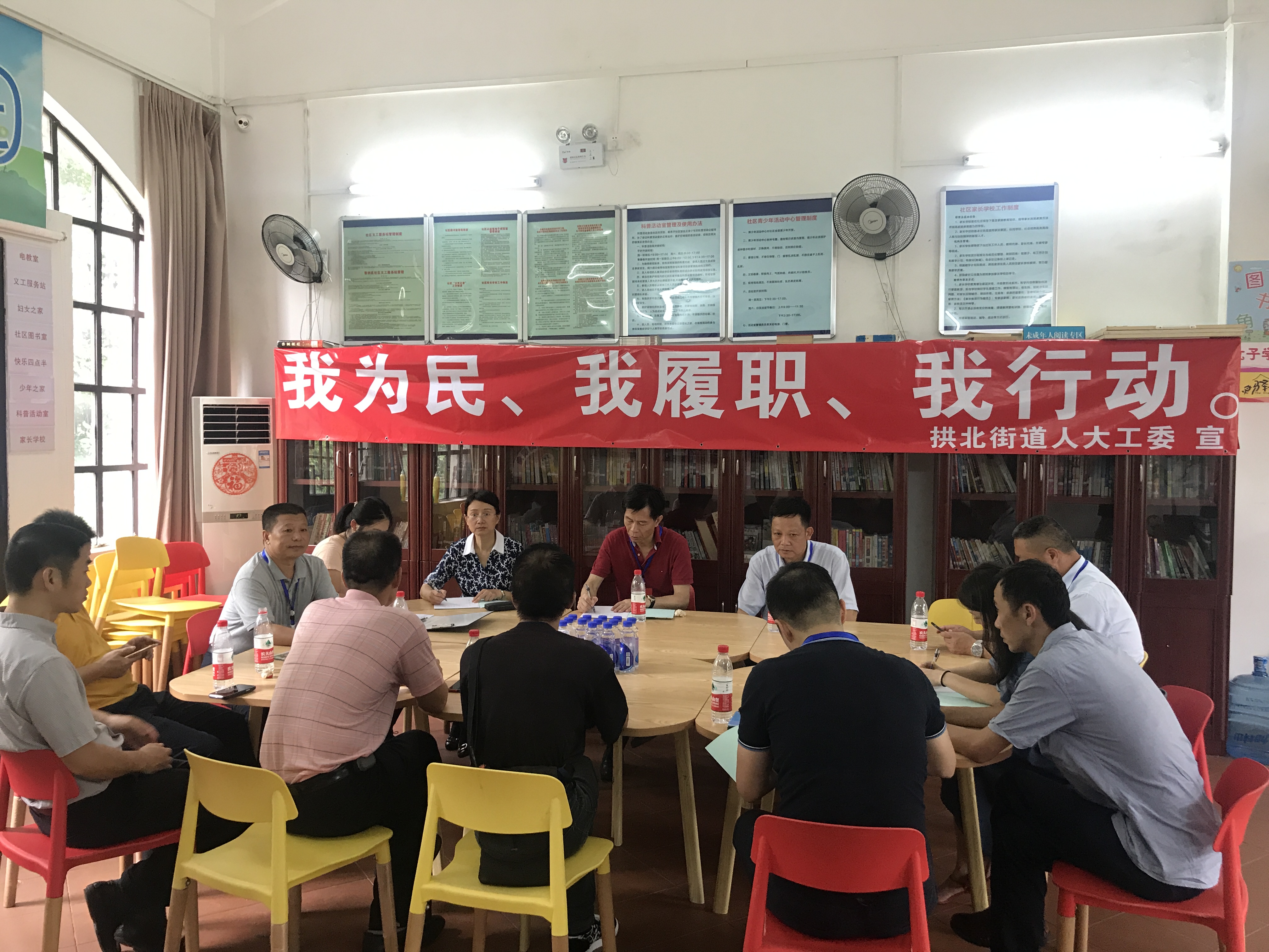 2.拱北嶺南社區(qū)聯(lián)絡(luò)室組織代表對轄區(qū)排洪渠防護問題開展視察.jpg
